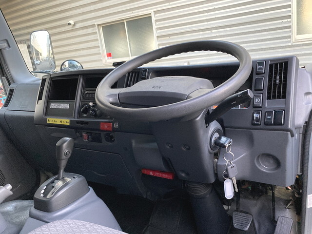 いすゞエルフアルミバン小型（2t・3t）[写真15]