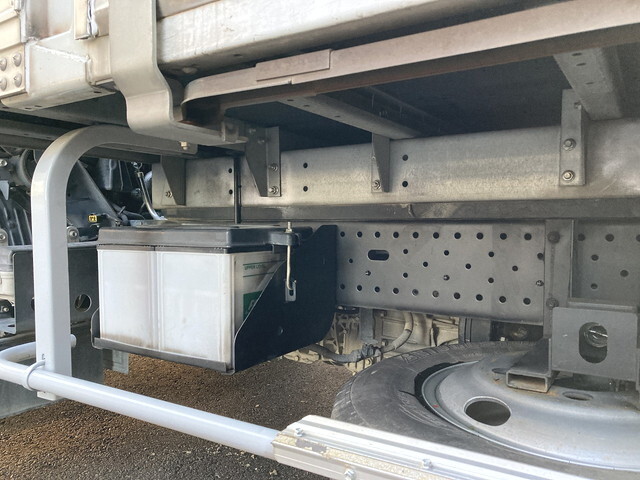 いすゞエルフアルミバン小型（2t・3t）[写真08]