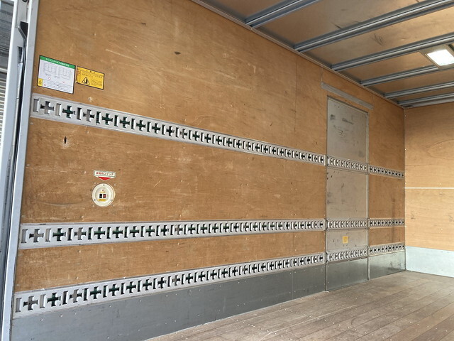 日野デュトロアルミバン小型（2t・3t）[写真21]