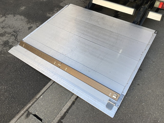 日野デュトロアルミバン小型（2t・3t）[写真06]