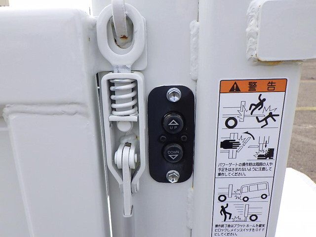 三菱ふそうキャンターダブルキャブ（Wキャブ）小型（2t・3t）[写真35]