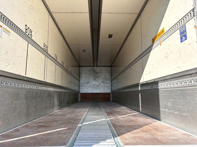 いすゞギガアルミウイング大型（10t）[写真11]