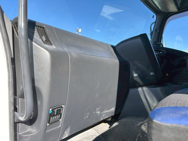 いすゞギガアルミウイング大型（10t）[写真17]