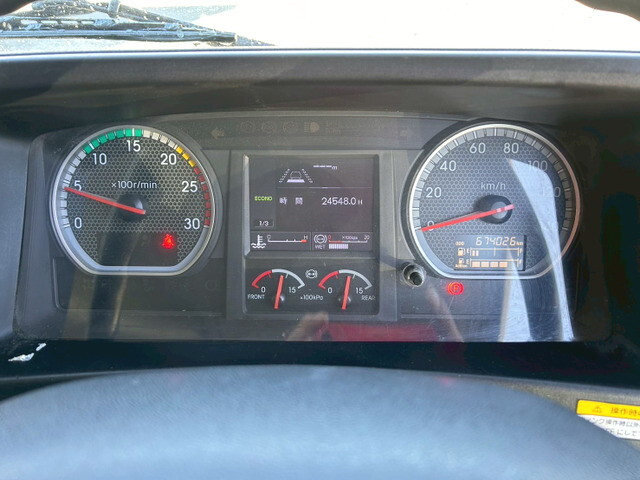 いすゞギガアルミウイング大型（10t）[写真23]