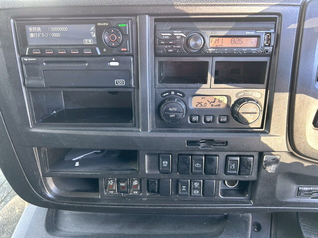 いすゞギガアルミウイング大型（10t）[写真25]