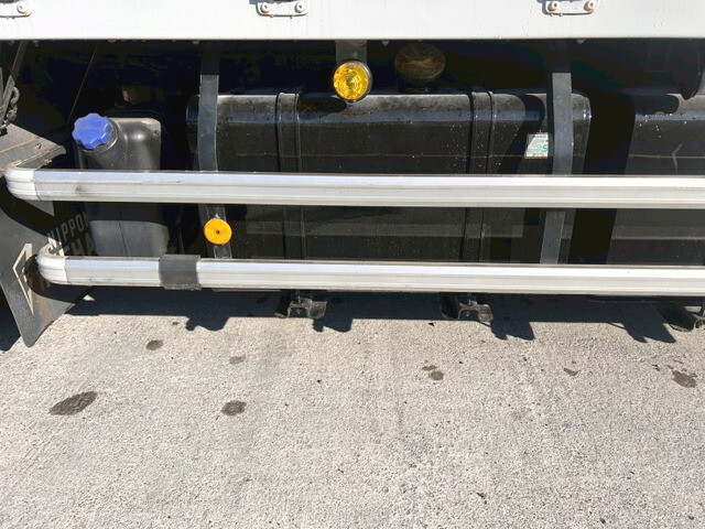 いすゞギガアルミウイング大型（10t）[写真34]