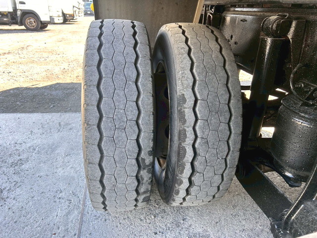 いすゞギガアルミウイング大型（10t）[写真38]