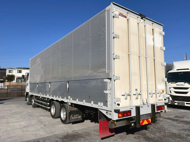 いすゞギガアルミウイング大型（10t）[写真08]