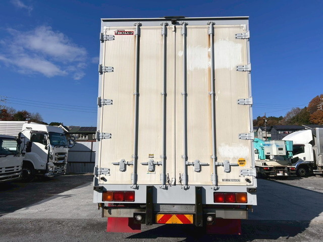 いすゞギガアルミウイング大型（10t）[写真09]