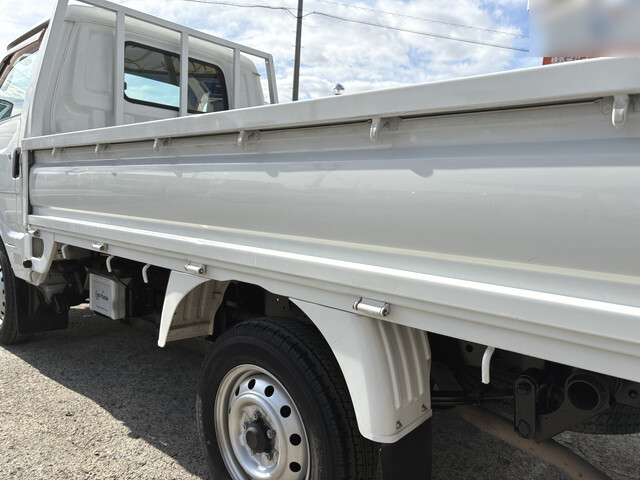 マツダボンゴ平ボディ小型（2t・3t）[写真10]