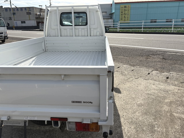 マツダボンゴ平ボディ小型（2t・3t）[写真15]