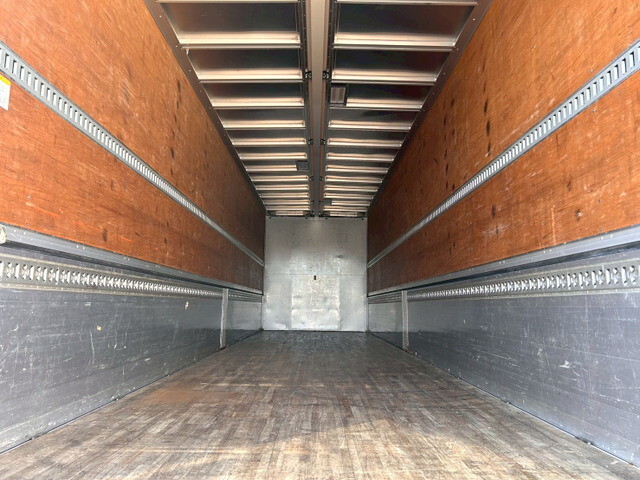 いすゞギガアルミウイング大型（10t）[写真11]