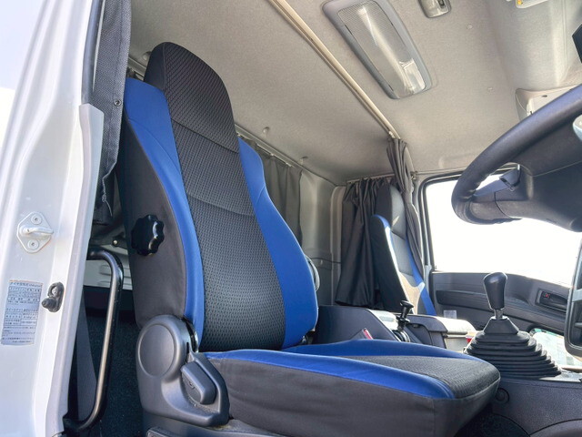 いすゞギガアルミウイング大型（10t）[写真14]