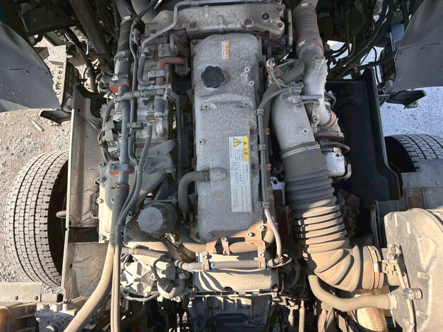 いすゞギガアルミウイング大型（10t）[写真15]