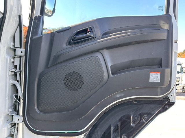 いすゞギガアルミウイング大型（10t）[写真17]