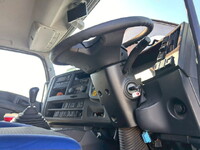 いすゞギガアルミウイング大型（10t）[写真21]