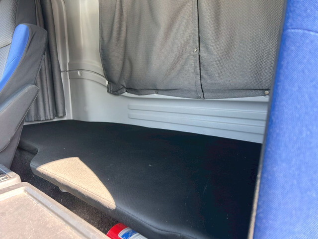 いすゞギガアルミウイング大型（10t）[写真21]