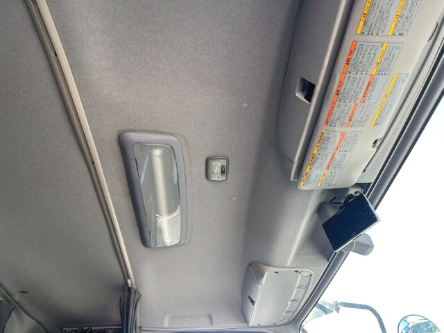 いすゞギガアルミウイング大型（10t）[写真22]