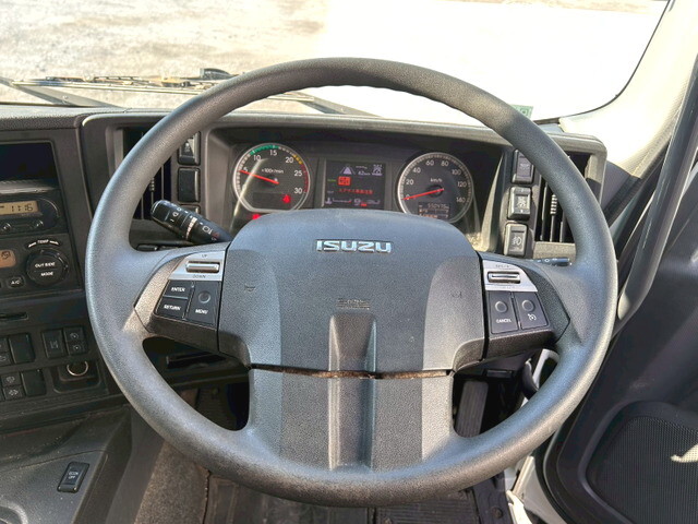 いすゞギガアルミウイング大型（10t）[写真23]