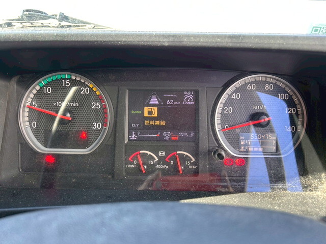 いすゞギガアルミウイング大型（10t）[写真24]