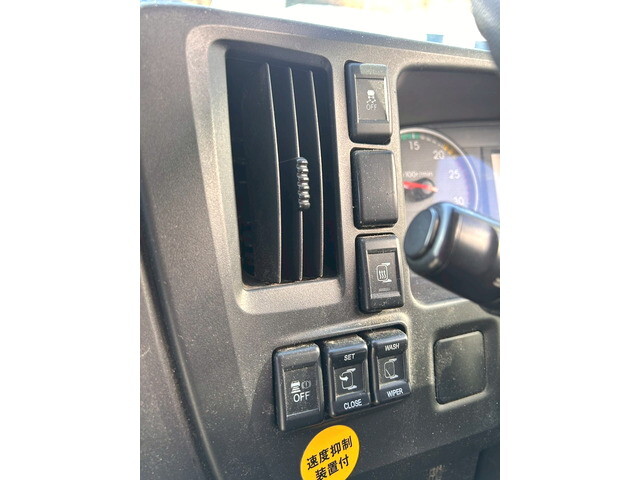 いすゞギガアルミウイング大型（10t）[写真26]