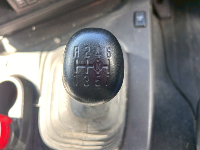 いすゞギガアルミウイング大型（10t）[写真30]