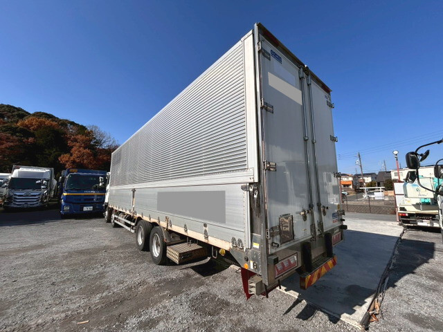 いすゞギガアルミウイング大型（10t）[写真09]