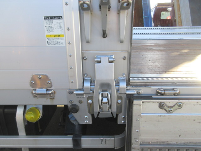 三菱ふそうファイターアルミウイング増トン（6t・8t）[写真37]