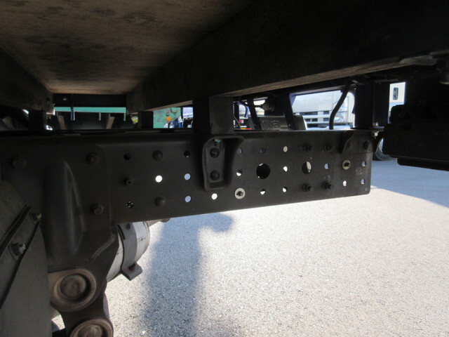 三菱ふそうキャンター平ボディ小型（2t・3t）[写真10]