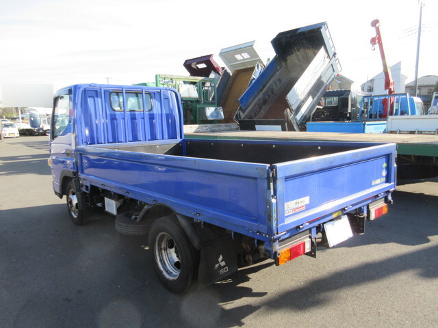 三菱ふそうキャンター平ボディ小型（2t・3t）[写真02]