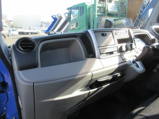 三菱ふそうキャンター平ボディ小型（2t・3t）[写真20]