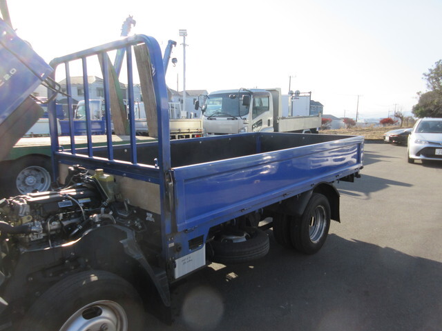 三菱ふそうキャンター平ボディ小型（2t・3t）[写真25]