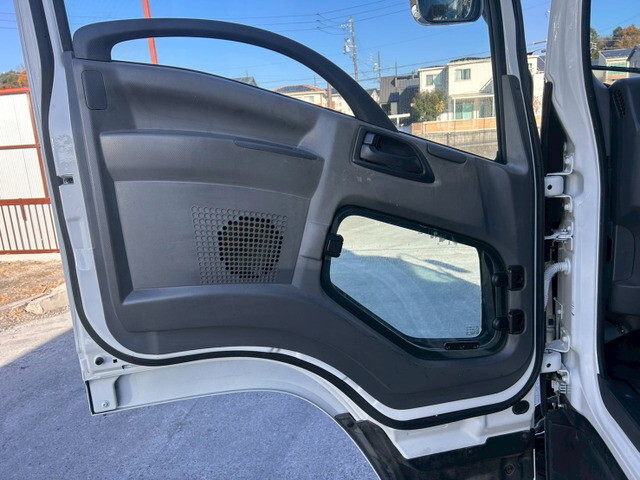 いすゞフォワードアルミウイング中型（4t）[写真16]