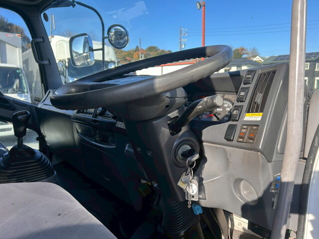 いすゞフォワードアルミウイング中型（4t）[写真19]