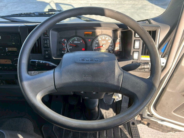 いすゞフォワードアルミウイング中型（4t）[写真23]