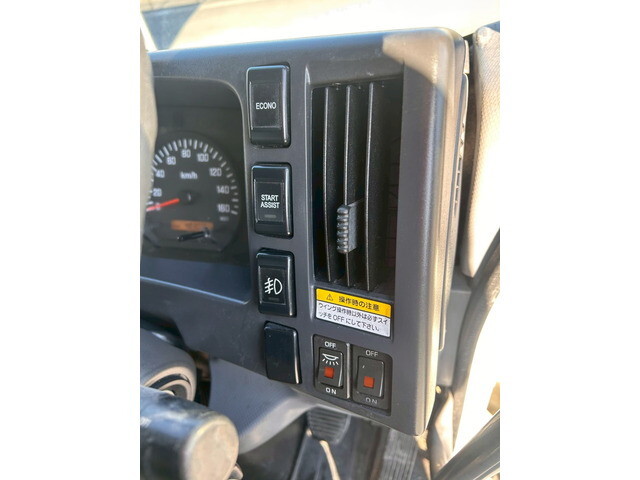 いすゞフォワードアルミウイング中型（4t）[写真26]