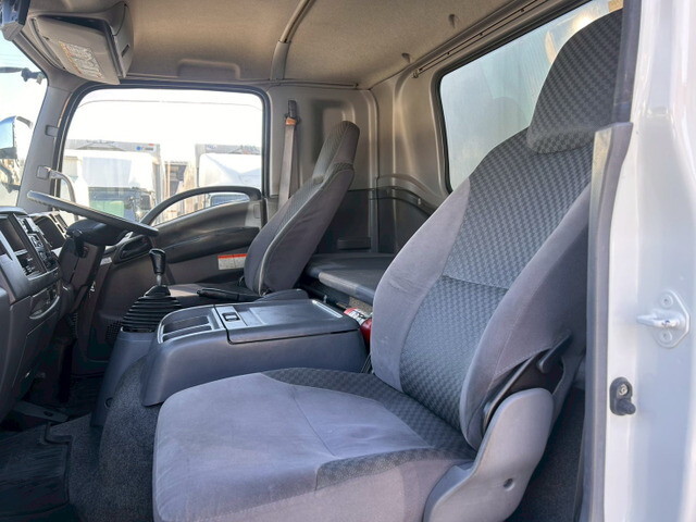 いすゞフォワードアルミウイング中型（4t）[写真05]