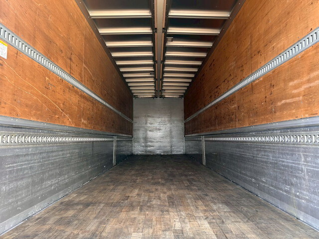 いすゞギガアルミウイング大型（10t）[写真14]