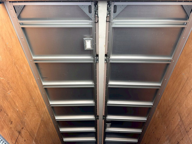 いすゞギガアルミウイング大型（10t）[写真16]