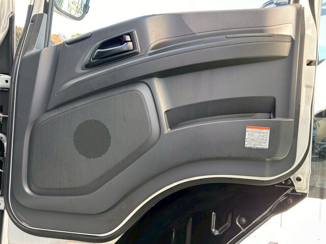 いすゞギガアルミウイング大型（10t）[写真18]