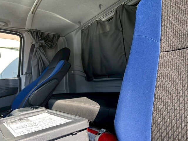 いすゞギガアルミウイング大型（10t）[写真20]