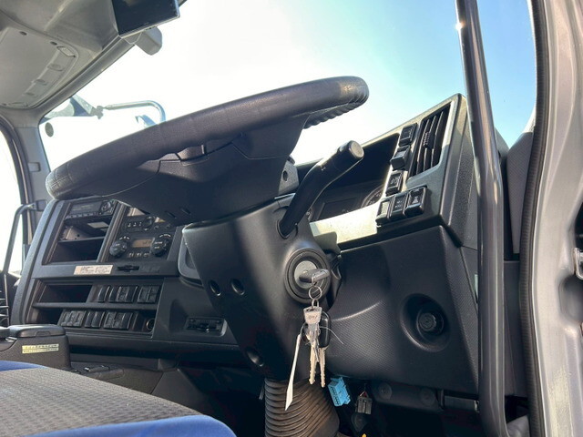 いすゞギガアルミウイング大型（10t）[写真22]