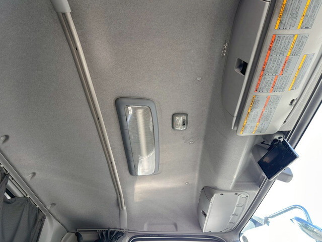 いすゞギガアルミウイング大型（10t）[写真24]