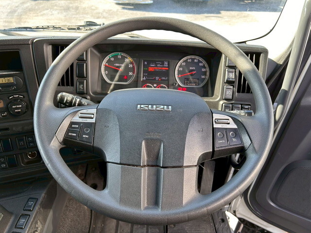 いすゞギガアルミウイング大型（10t）[写真25]