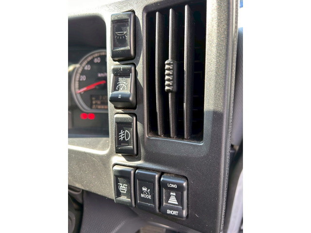 いすゞギガアルミウイング大型（10t）[写真29]