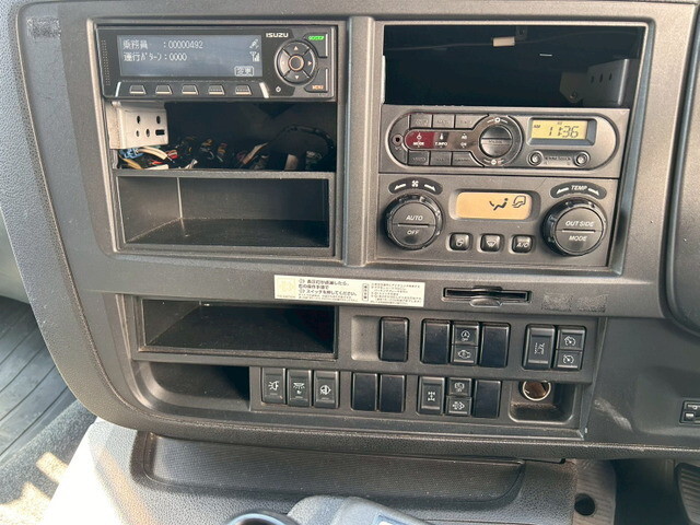 いすゞギガアルミウイング大型（10t）[写真30]