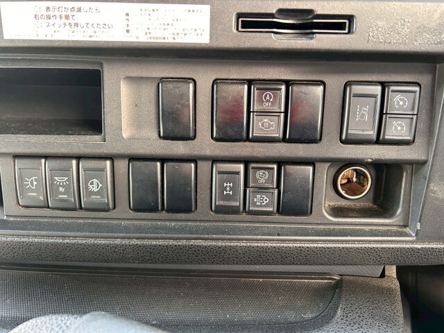 いすゞギガアルミウイング大型（10t）[写真31]