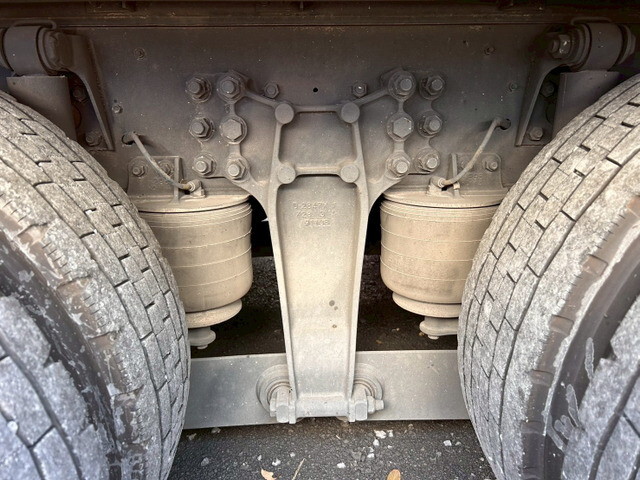 いすゞギガアルミウイング大型（10t）[写真40]