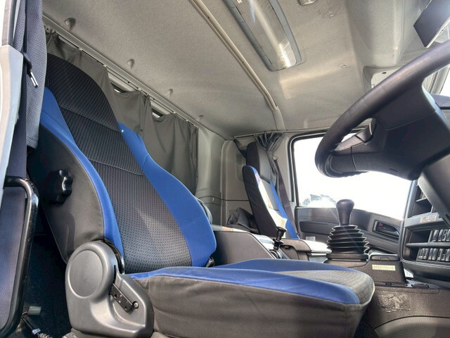 いすゞギガアルミウイング大型（10t）[写真05]