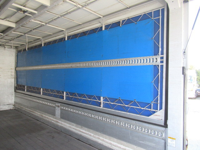 日野レンジャー幌ウイング中型（4t）[写真10]